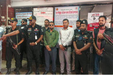 মিটফোর্ড হাসপাতালে অভিযানে ৩০ দালাল আটক