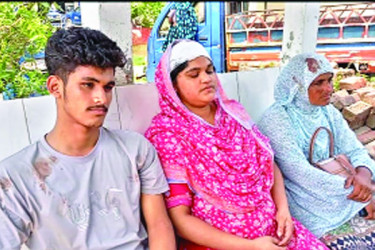 রূপগঞ্জে আইনশৃঙ্খলা বাহিনী পরিচয়ে গাড়িতে ডাকাতি