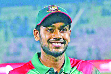 সতীর্থদের প্রশংসায় অধিনায়ক মিরাজ