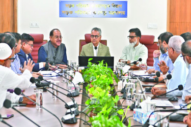 তেলের পর বাড়ল বাসভাড়া