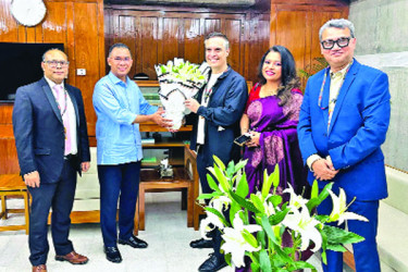 প্রধানমন্ত্রীর সঙ্গে বাটা গ্রুপের গ্লোবাল সিইওর সাক্ষাৎ