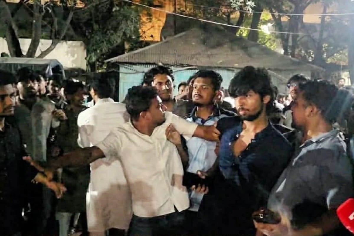 শাহবাগ থানায় ছাত্রদল-শিবির উত্তেজনা, সাংবাদিক-ডাকসু সদস্যসহ আহত ১২ | |  বাংলাদেশ প্রতিদিন