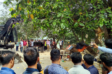 গুলশানে ফুটপাত দখলমুক্ত করতে যৌথ অভিযান