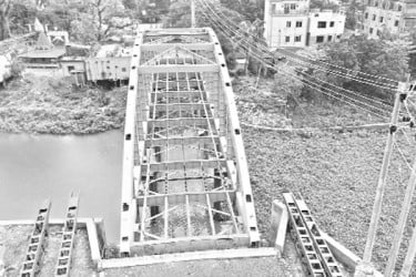 দৃশ্যমান হচ্ছে আর্চ ব্রিজ