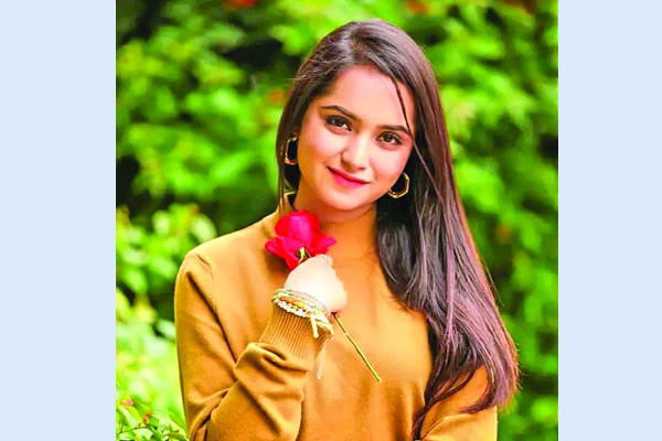 কেয়া পায়েলের লুকিয়ে প্রেম