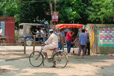 সংযোগ সড়ক বন্ধ হওয়ায় ‘বিএনপি কলোনি’র হাজারো মানুষের ভোগান্তি