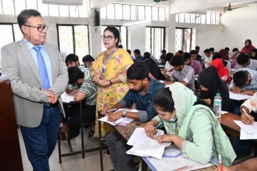জাতীয় বিশ্ববিদ্যালয়ে স্নাতক প্রথম বর্ষের ভর্তি পরীক্ষা অনুষ্ঠিত