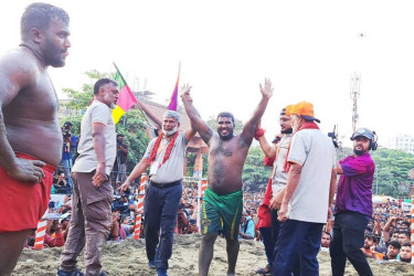 লালদীঘিতে রাশেদকে কাঁদিয়ে বাঘা শরীফের হ্যাটট্রিক