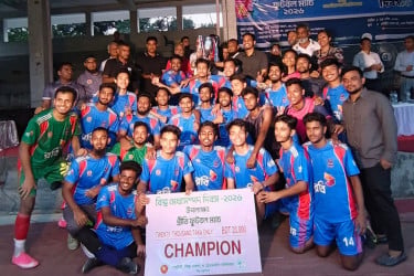 বিশ্ব মেধাসম্পদ দিবস উপলক্ষে প্রীতি ফুটবল ম্যাচে চ্যাম্পিয়ন ঢাবি