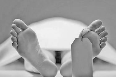 বাগানে যুবকের পুকুরে নারীর লাশ