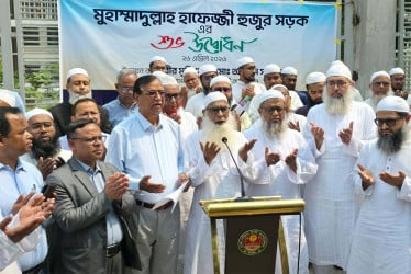 ‘মুহাম্মাদুল্লাহ হাফেজ্জী হুজুর সড়ক’-এর উদ্বোধন করলেন ডিএসসিসি প্রশাসক আবদুস সালাম