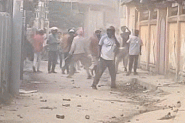 কুমিল্লা নগরীতে দুই পক্ষের সংঘর্ষ, আহত ৩০