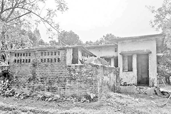 বিএস কোয়ার্টার এখন ভূতুড়ে বাড়ি