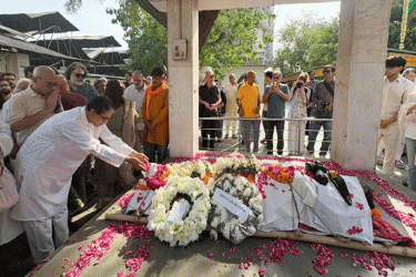 দিল্লিতে মুক্তিযুদ্ধের চিত্রধারক রঘু রাইয়ের প্রতি শেষ শ্রদ্ধা জানালেন হাইকমিশনার