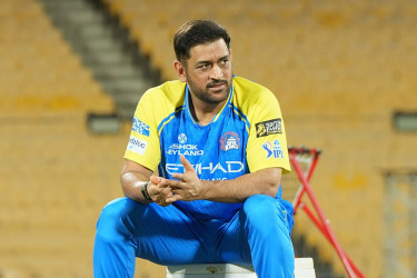 ফের চোটে পিছিয়ে গেল ধোনির মাঠে ফেরা