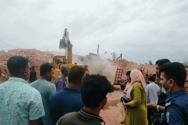 নোয়াখালীতে দুই অবৈধ ইটভাটাকে চার লাখ টাকা জরিমানা