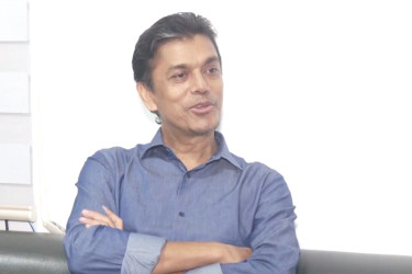ক্যাম্পাসে গুপ্ত রাজনীতি চায় না শিক্ষার্থীরা : হুইপ বকুল