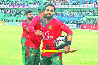 ঘরের মাঠে রান তাড়ায় জয়ের রেকর্ড