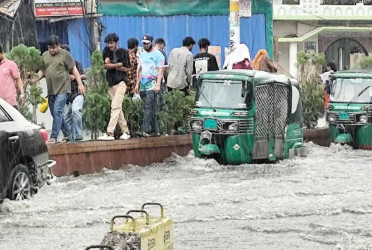 চট্টগ্রামে সামান্য বৃষ্টিতেই জলাবদ্ধতা, ভোগান্তি