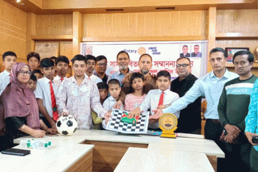 শ্রীমঙ্গলে রোটারি ক্লাবের উদ্যোগে ক্রীড়া সামগ্রী বিতরণ