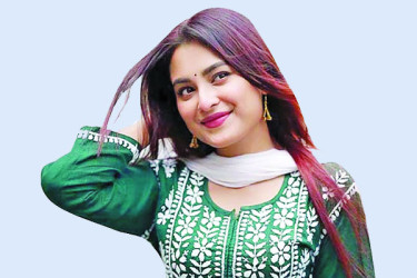প্রশংসায় তটিনী...
