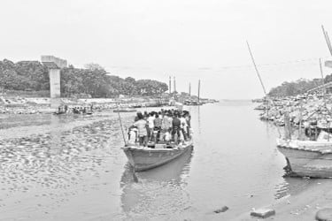 ৯ বছরে ছয় পিলার