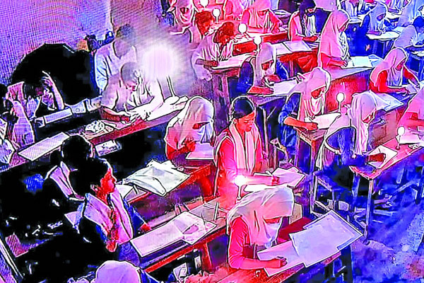 মোমবাতির আলোয় পরীক্ষা দিল সাড়ে ৪ হাজার শিক্ষার্থী