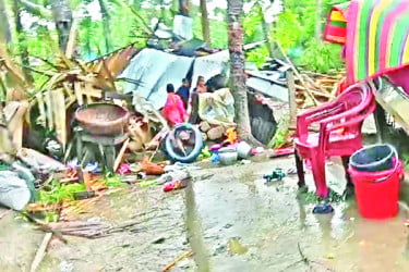 কালবৈশাখিতে লন্ডভন্ড বজ্রপাতে ছয়জন নিহত