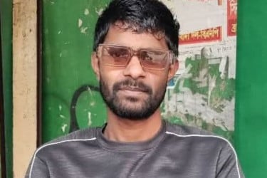 বৈদ্যুতিক খুঁটিতে স্পর্শ, মুহূর্তেই প্রাণ গেল রায়হানের
