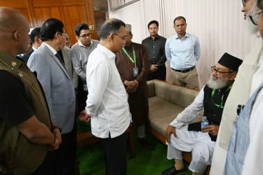 অধিবেশন চলাকালে অসুস্থ হওয়া বিরোধীদলীয় এমপির খোঁজ নিলেন প্রধানমন্ত্রী