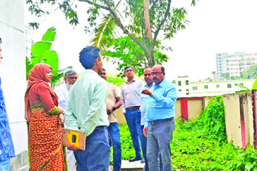 জেলা পরিষদের সামনে তিন চ্যালেঞ্জ