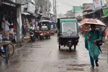 কলাপাড়ায় কালবৈশাখী ঝড় ও বজ্রবৃষ্টিতে বিপর্যস্ত