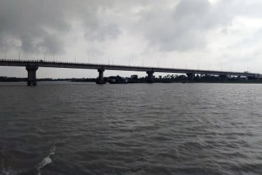 টানা বৃষ্টিতে বাড়ছে উপকূলীয় নদ-নদীর পানি