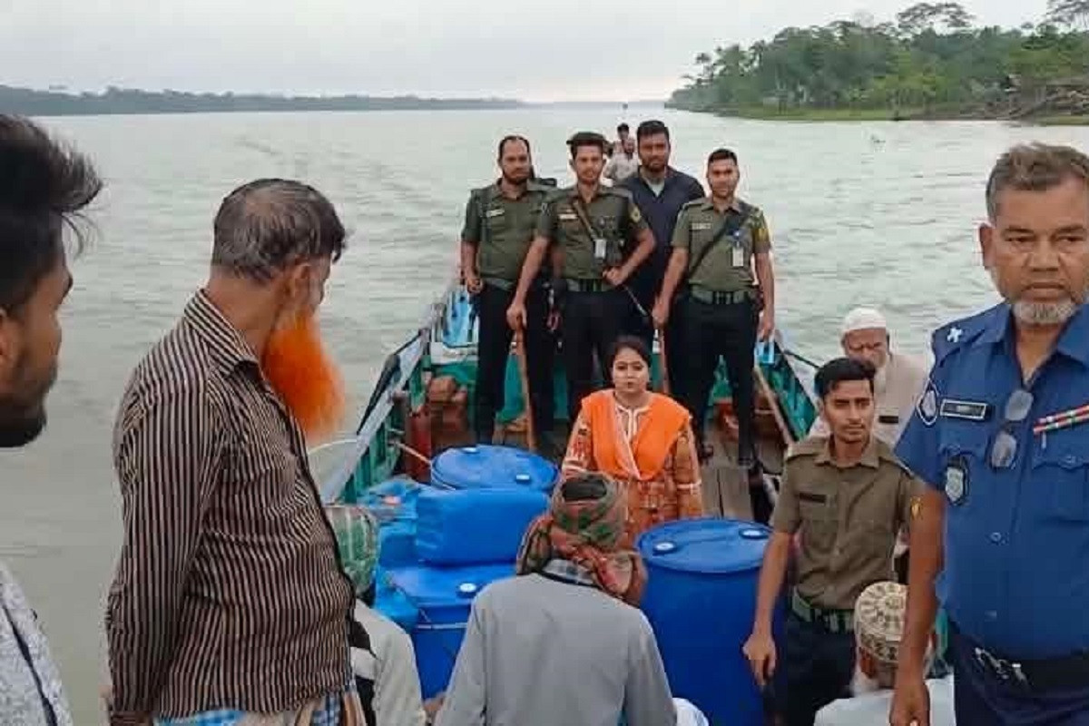ঝালকাঠিতে তিন জেলের কারাদণ্ড