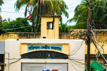 প্যারোলে মুক্তি ‘মেলেনি’, কারাফটকে বাবাকে শেষবার দেখলেন ছাত্রলীগ নেতা