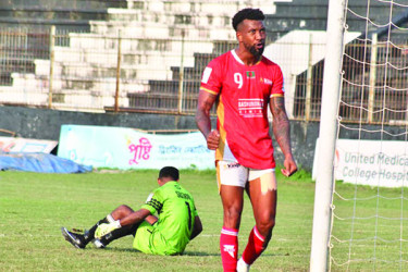 শিরোপার পথে বড় বাধা টপকাল কিংস