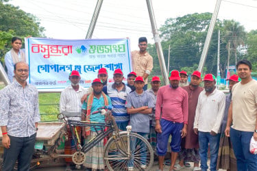 গোপালগঞ্জে শ্রমজীবীদের মাঝে বসুন্ধরা শুভসংঘের টুপি বিতরণ