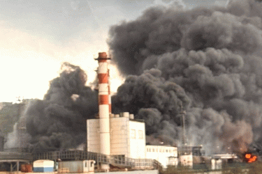 ইউক্রেনের হামলায় জ্বলছে রাশিয়ার তুয়াপসে বন্দর, বাড়ছে বেনজিনের ঝুঁকি