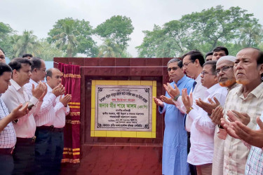 শিবগঞ্জে উপজেলা পরিষদ মসজিদ পুনর্নির্মাণের উদ্বোধন করলেন প্রতিমন্ত্রী