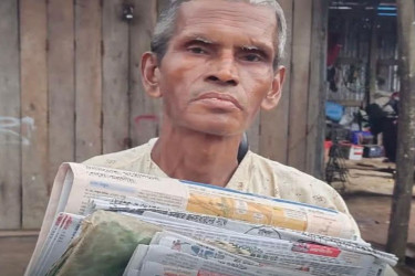 থেমে গেল খবরের কাগজ হাতে মানুষের দুয়ারে পৌঁছানো এক সংগ্রামী জীবন