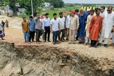 বৃষ্টিতে ক্ষতিগ্রস্ত নবীনগর-আশুগঞ্জ সড়ক পরিদর্শনে এমপি