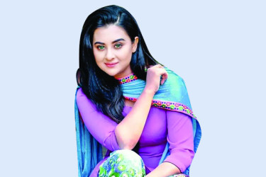 অবশেষে আসছেন বুবলী