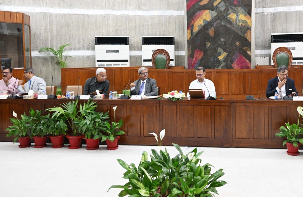 নতুন ই-বাস ও ট্রাক আমদানিতে শুল্ক ছাড়ের সিদ্ধান্ত মন্ত্রিসভায়