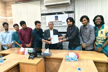 ঢাবি উপাচার্যের সঙ্গে নবগঠিত ‘স্টুডেন্টস ফর সভরেন্টি’র আহ্বায়ক কমিটি সাক্ষাৎ