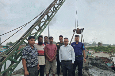 কেরানীগঞ্জে নদীতে অবৈধভাবে মাটি উত্তোলন, এক্সকাভেটর জব্দ
