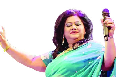 ভৌগোলিক সীমানা পেরিয়ে সবাইকে একত্রিত করে সংগীত : রুনা লায়লা