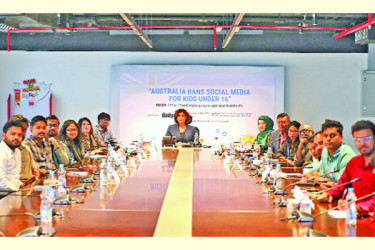 শিশুদের সামাজিক যোগাযোগমাধ্যম ব্যবহারে সচেতনতা ও নজরদারিই মূল চাবিকাঠি