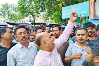 বিএনপি নেতাকে আটকের প্রতিবাদে থানা ঘেরাও