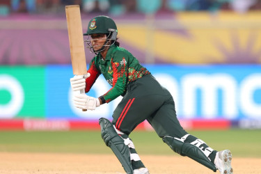 ব্যাট ছুঁড়ে শাস্তি পেলেন নিগার সুলতানা