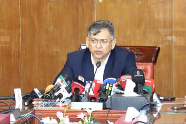 পুলিশের পোশাক পরিবর্তন নিয়ে যে বার্তা দিলেন স্বরাষ্ট্রমন্ত্রী